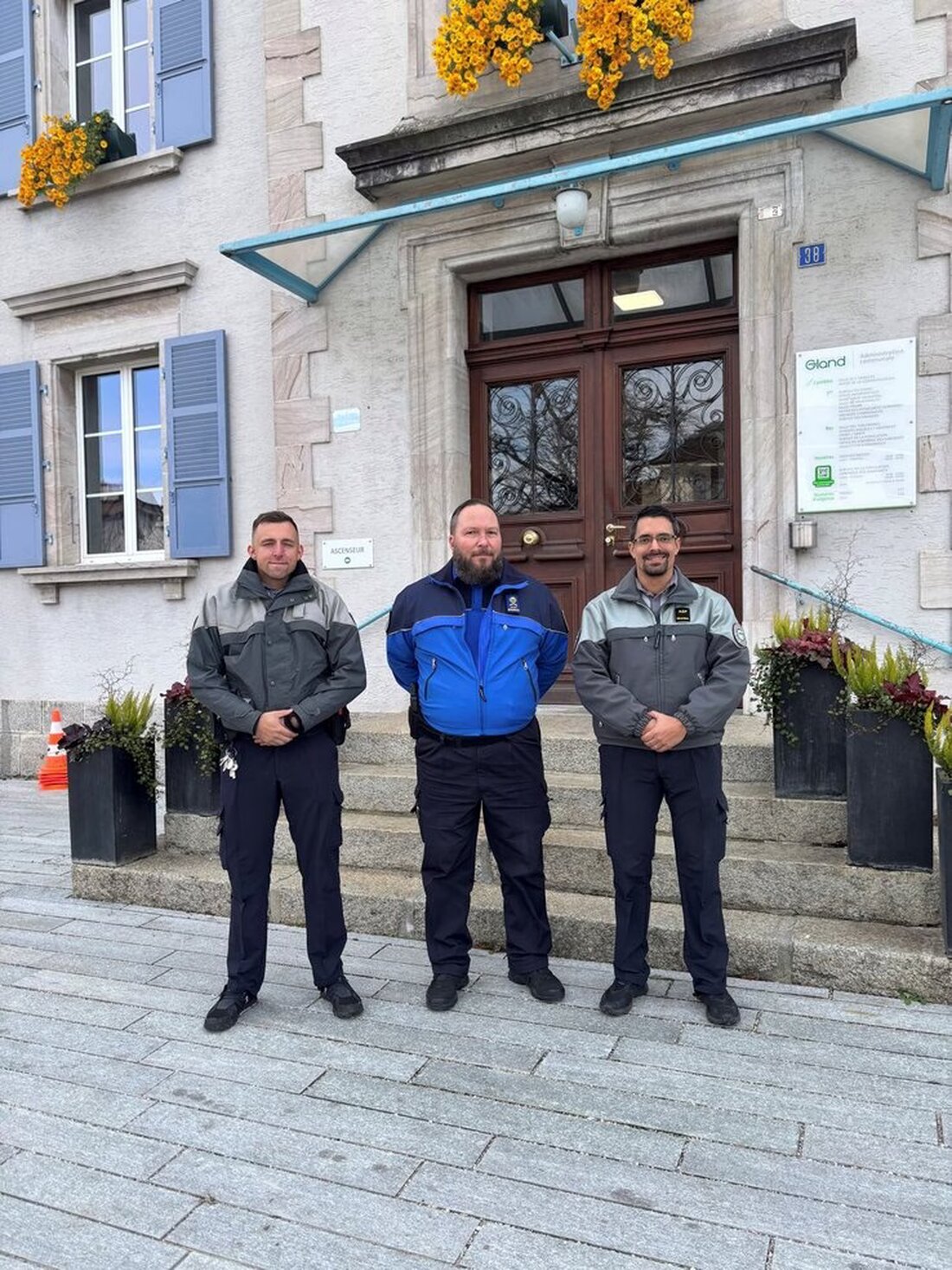 Ab dem 1. Januar 2026 wird Gland mit drei Gendarmen îlotiers ausgestattet, um die lokale Sicherheit und das Gemeinschaftsgefühl zu stärken.