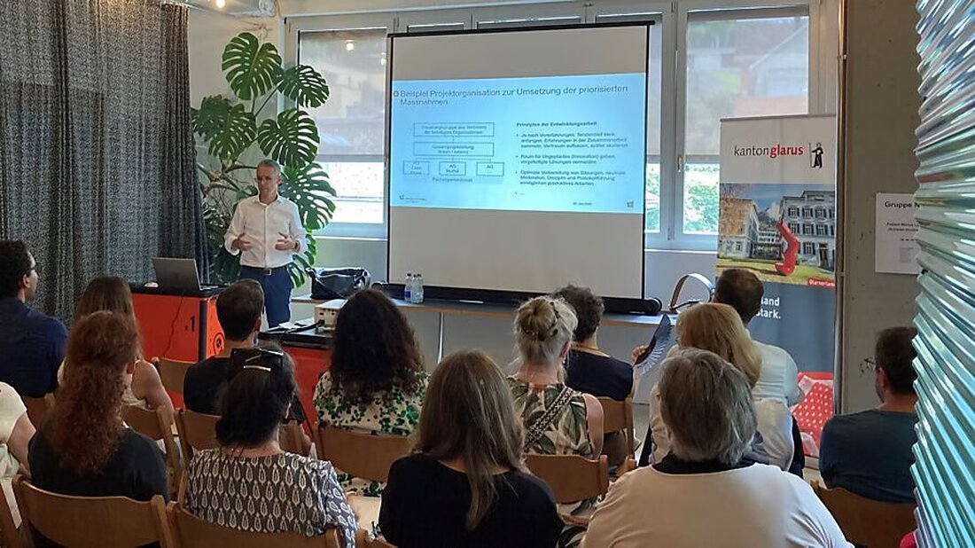 Am 27. Juni 2025 startete das Departement Finanzen und Gesundheit den Kickoff für eine integrierte Glarner Gesundheitsregion, um Lösungen zu entwickeln.