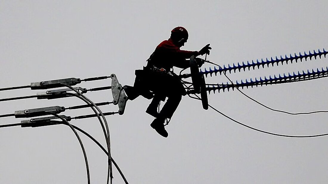 Im Kanton Glarus fallen weitere Hürden für erneuerbare Energien, darunter Abschaffung jährlicher Abgaben für Fotovoltaikanlagen.