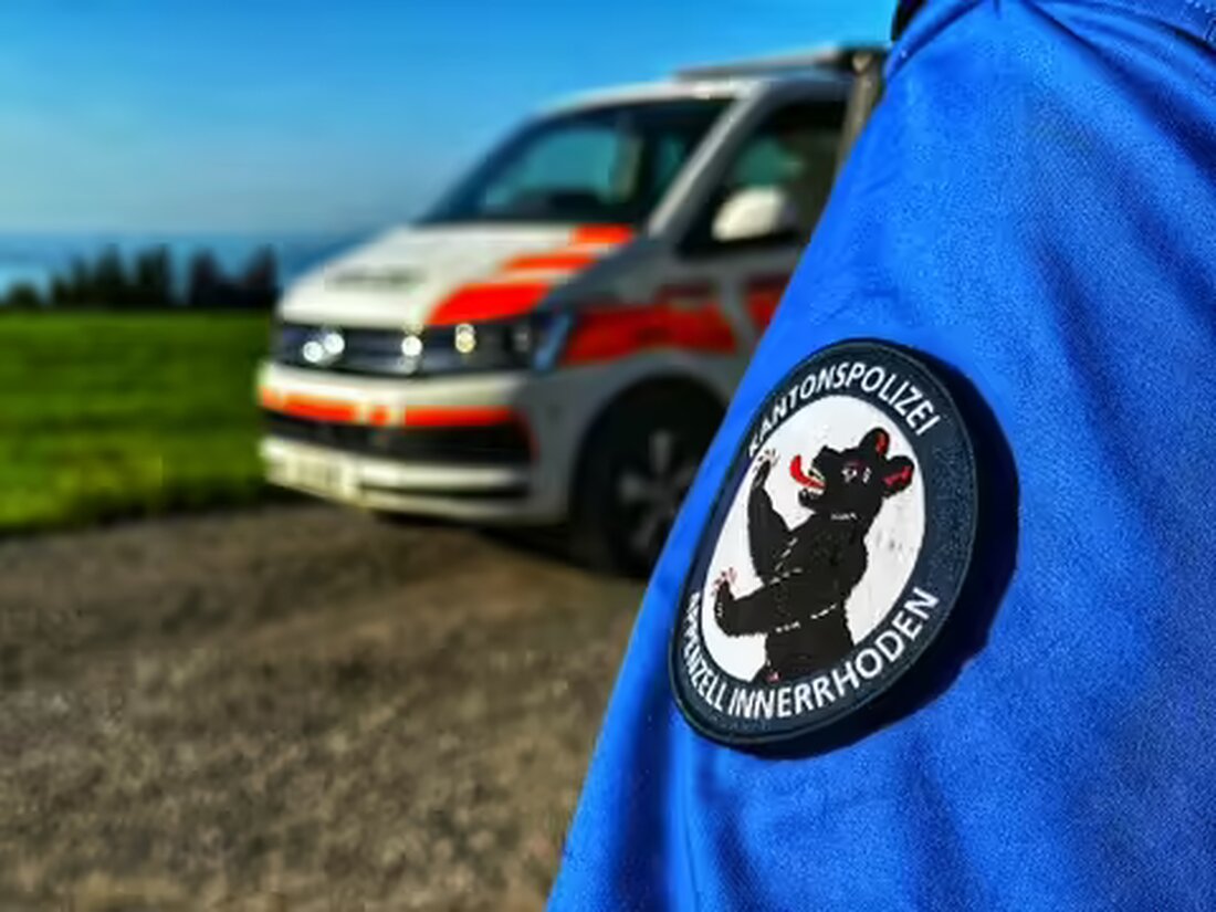 Gleitschirmabsturz in Appenzell: 32-jähriger Pilot verletzt. Unfallursache wird von der Kantonspolizei und Bundesanwaltschaft untersucht.