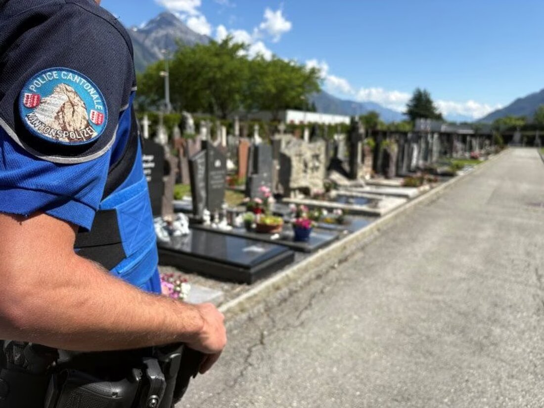 Die Polizei von Wallis und Waadt hat mutmassliche Täter von Friedhofsdiebstählen festgenommen. Bürger werden gebeten, Diebstähle zu melden.