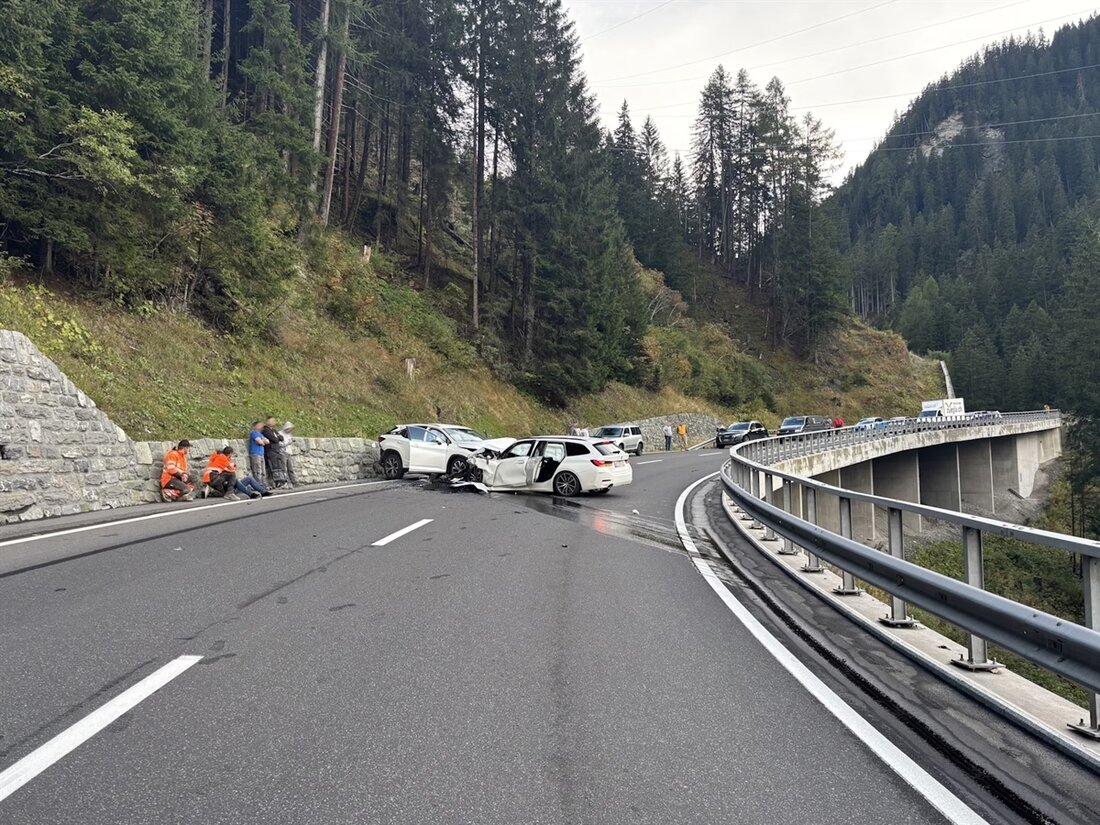 Bei Rona kam es zu einer Frontalkollision zweier Autos. Ein 40-Jähriger war alkoholisiert, drei Personen mussten ins Spital.