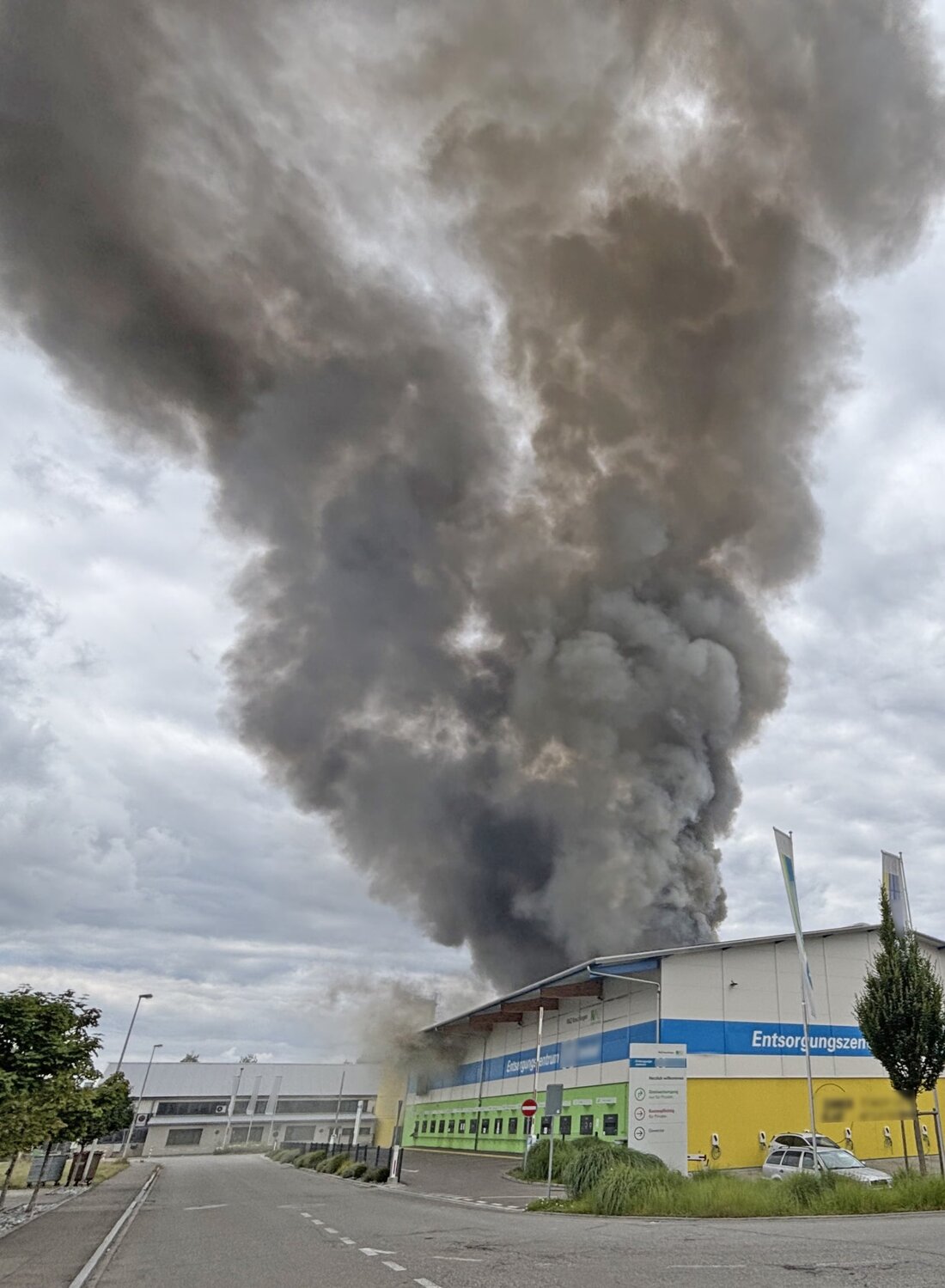 Bei einem Brand in einem Entsorgungszentrum in Kreuzlingen kam es zu Sachschäden. Verletzt wurde glücklicherweise niemand. Die Ursache bleibt unklar.