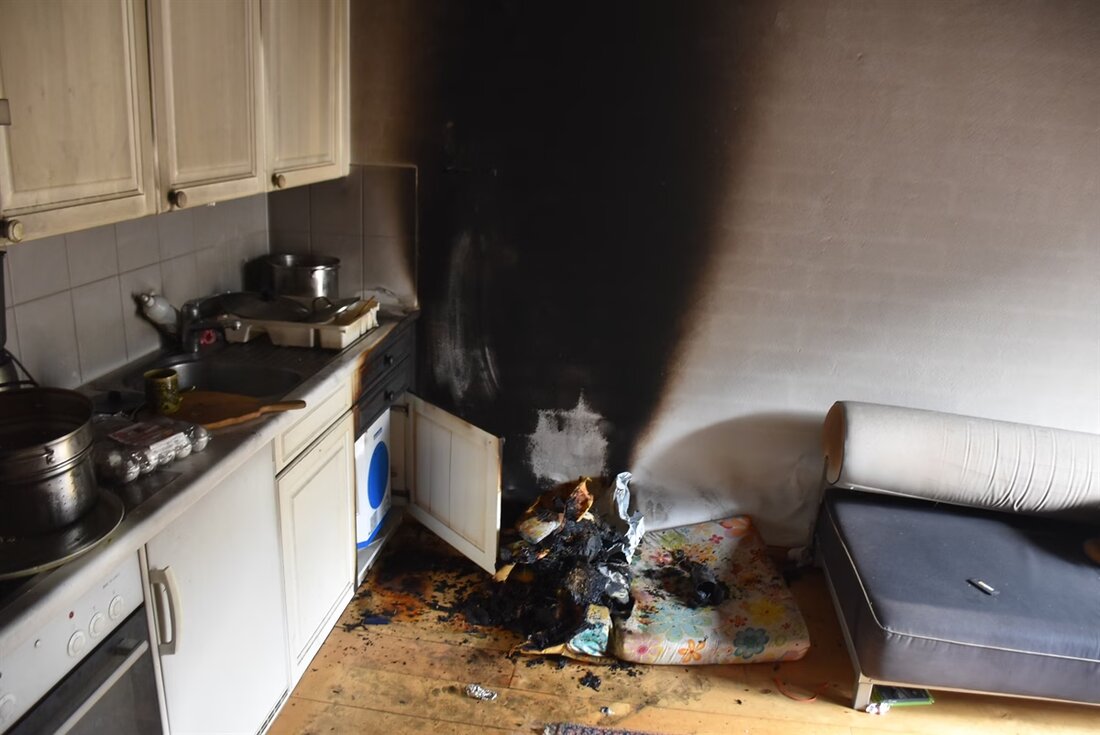 Am Dienstagnachmittag brach ein Wohnungsbrand in Thusis aus. Zwei Personen wurden verletzt und ins Spital gebracht. Ermittlungen zur Brandursache laufen.