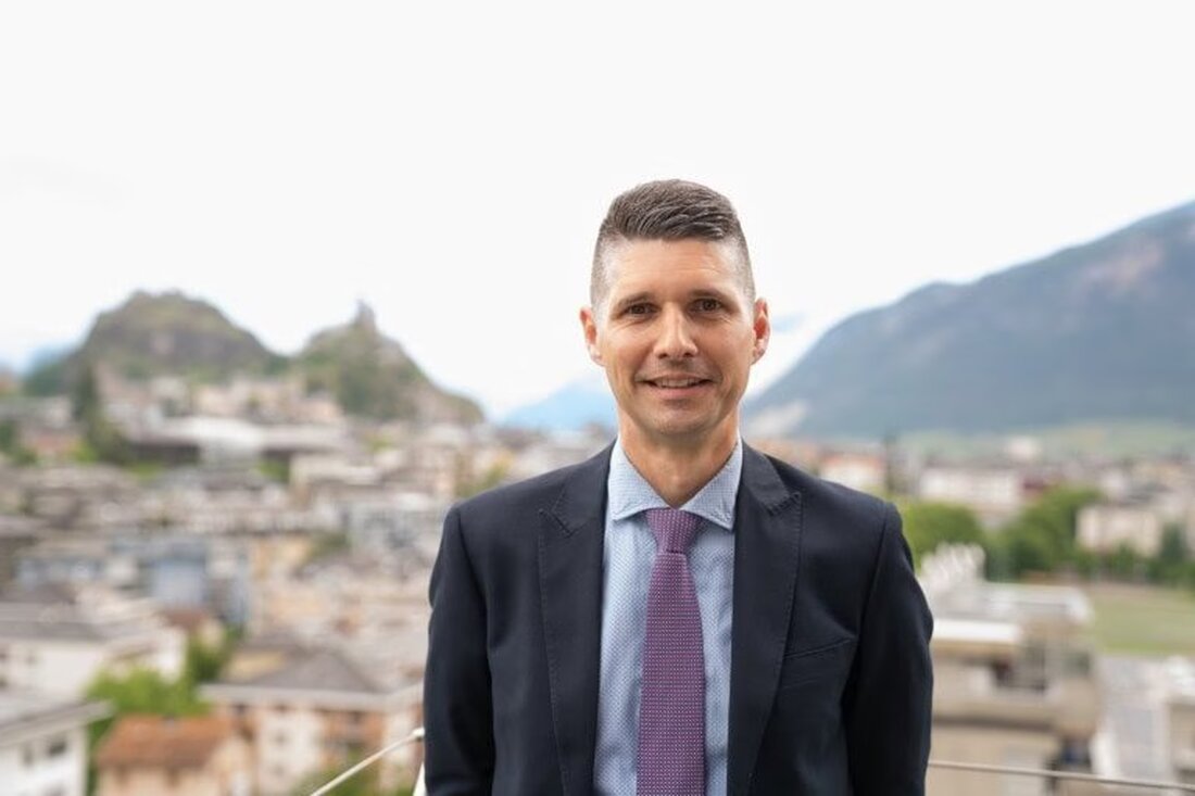 Hauptmann Julien Reynard wird ab dem 1. Juni 2025 neuer Chef der Einheit Verwaltung und Rechtsangelegenheiten der Kantonspolizei Wallis.