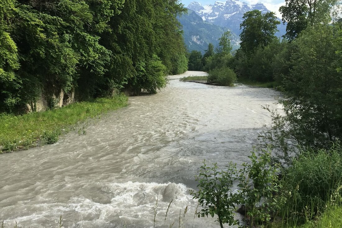 Der Hochwasserschutz entlang der Engelbergeraa wird zwischen Dallenwil und Grafenort optimiert. Umsetzung bis 2028 geplant.