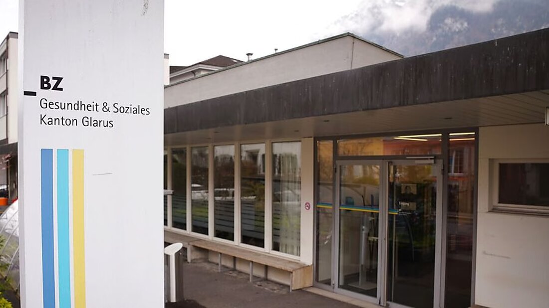 Die Höhere Fachschule Pflege des BZGS Glarus zieht ab September 2025 nach Ziegelbrücke, um die Pflegeausbildung zu optimieren.