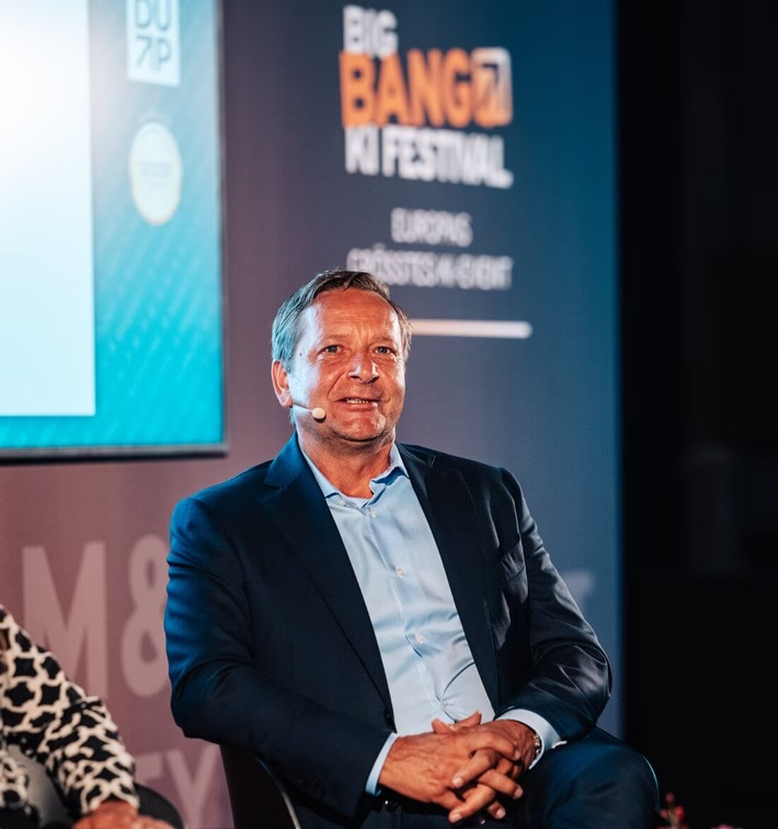 Horst Heldt kritisiert beim BIG BANG KI FESTIVAL in Berlin die "bedenkliche" Einkaufspolitik der Bundesliga und fordert Veränderungen.