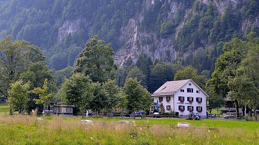 Hotel Vorauen am Klöntalersee erstattet 150.000 Franken aus dem Tourismusfonds zurück, um zukünftige Nutzung frei zu gestalten.