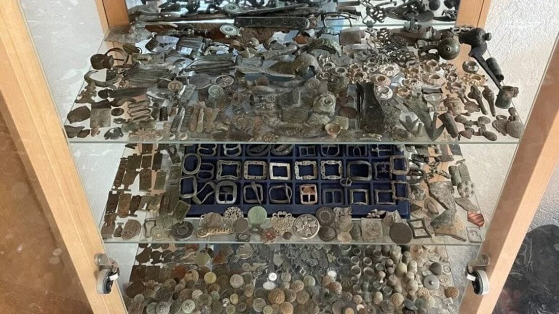 Im Mai 2024 wurden in Wallis bei illegaler Suche umfassende archäologische Artefakte beschlagnahmt, zwei Täter festgenommen.