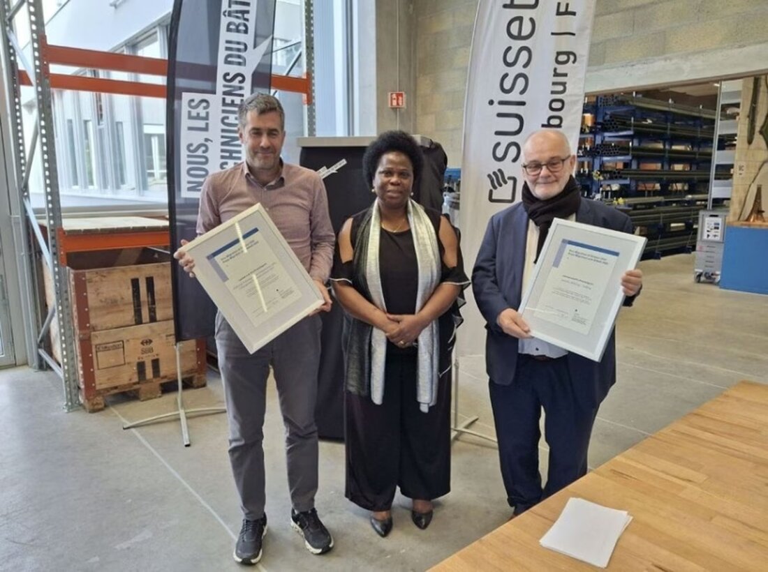 Der Preis Migration und Arbeit 2025 wurde erstmals an suissetec Freiburg und den FBV verliehen, um Integration im Bau- und Technologiebereich zu fördern.