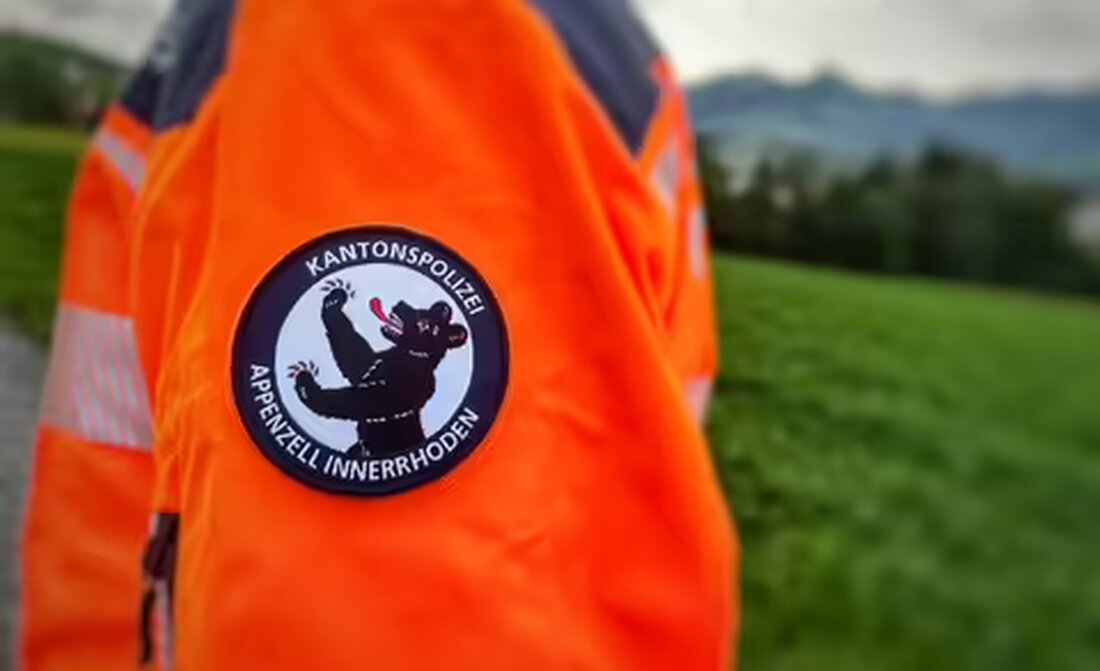 Am 20.04.2024 platzte ein Jaucheschlauch in Eggerstanden, was zu einem Umwelteinsatz von Feuerwehr und Polizei führte.