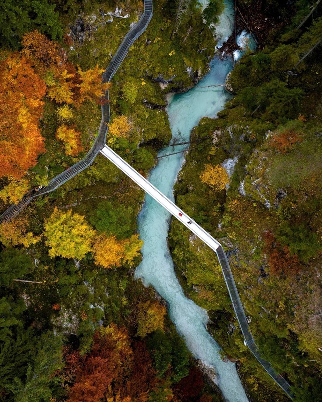 Österreichs Wanderdörfer laden ein: Entdecken Sie jetzt die schönsten Herbstwanderungen und einzigartige Naturerlebnisse.