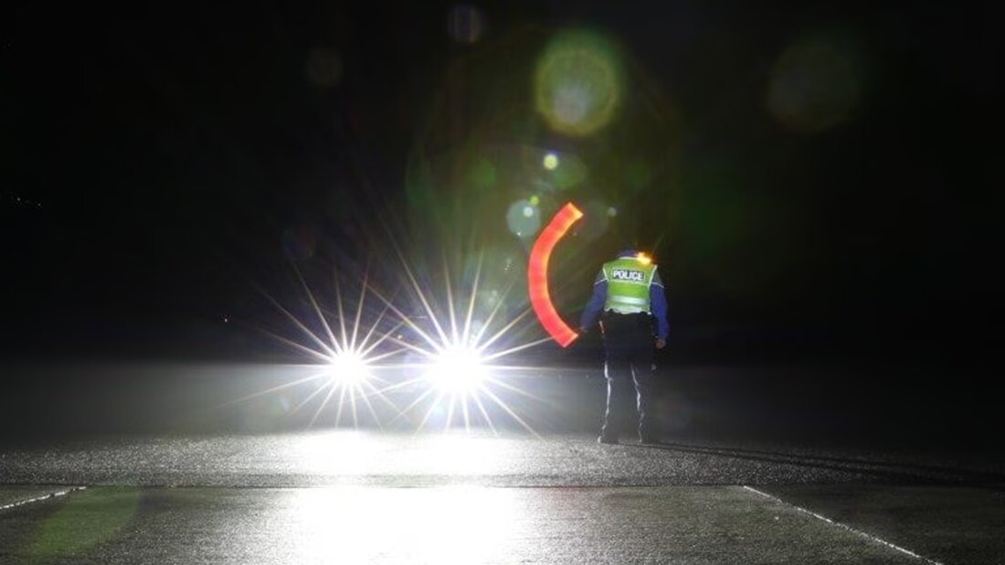 Zwei 17-Jährige wurden nach Fahrzeugdiebstählen in Ardon und Sitten festgenommen, dank Bürgerhinweisen und Polizeieinsatz.