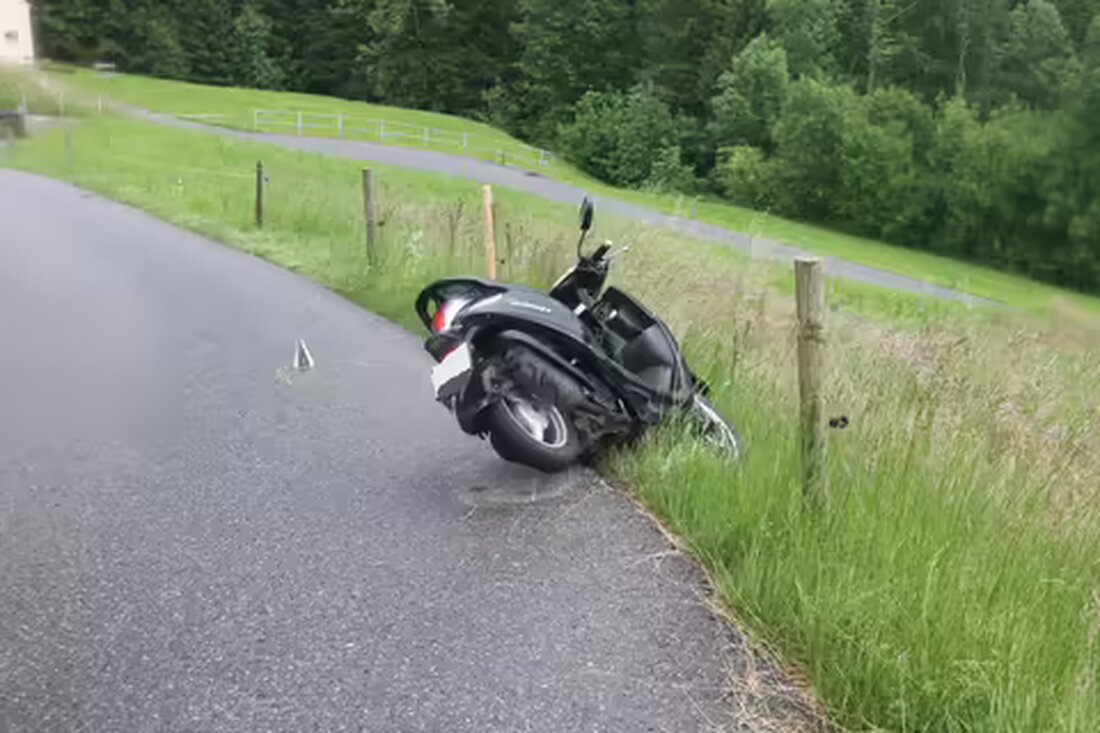 Am 29. Mai 2022 stürzte eine 17-Jährige mit ihrem Roller in Haslen und verletzte sich leicht. Rettungsdienst brachte sie ins Spital.