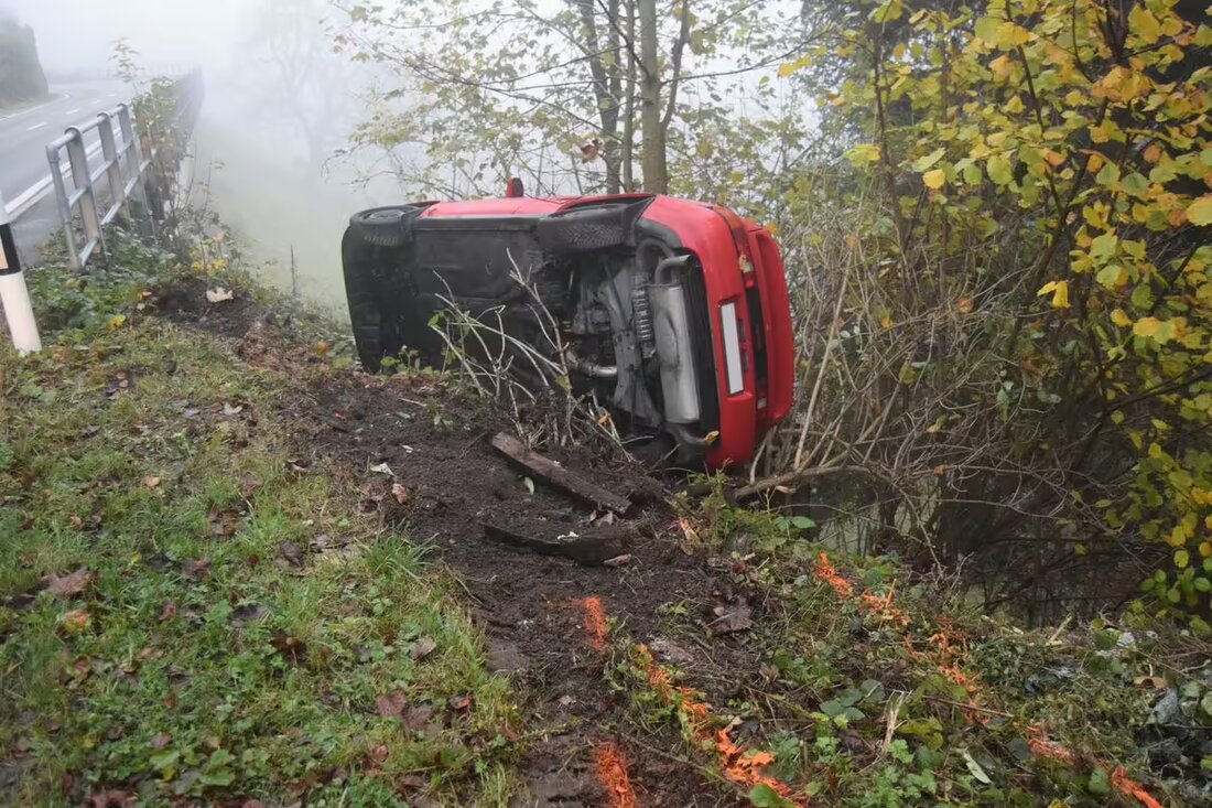 Am 11. November 2024 kam es in Speicher zu einem Selbstunfall mit einem Auto. Die 19-jährige Fahrerin blieb unverletzt, es entstand erheblicher Sachschaden.