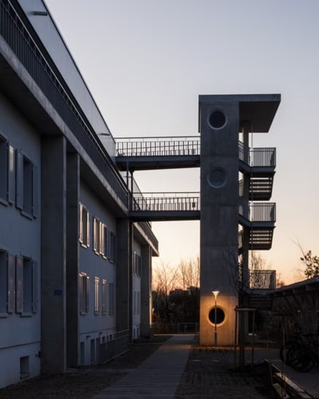 Der Jahresbericht 2024 zu den Immobilien im Finanzvermögen zeigt, wie der Kanton Basel-Stadt preisgünstigen Wohnraum fördert und CO2-Emissionen reduziert.