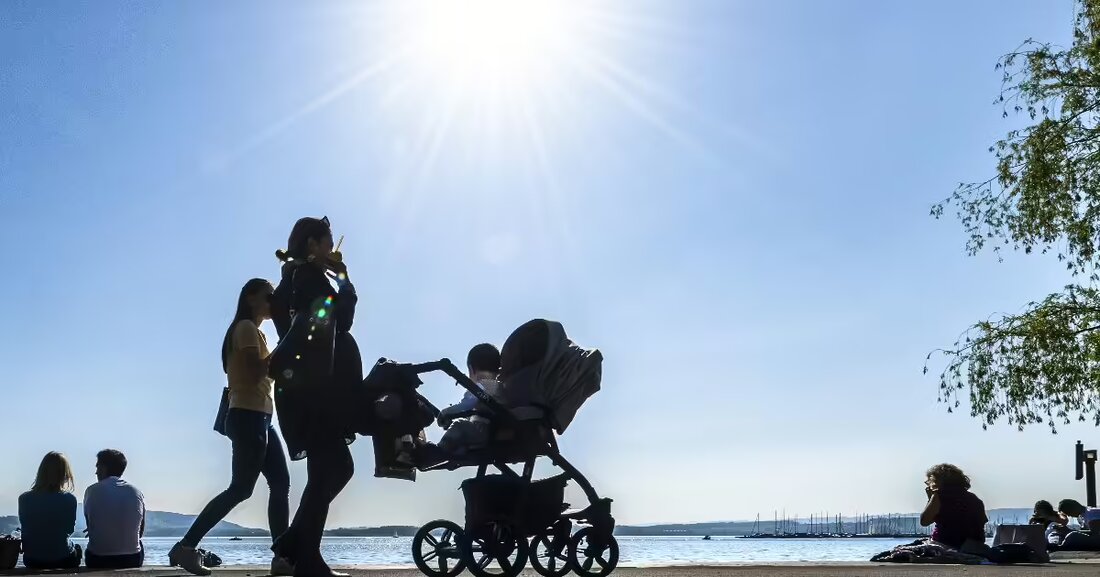 Die Kinderzulagen im Kanton Zug steigen Anfang 2025 um 10 Prozent, was Familien entlastet und die Wirtschaft fördert.