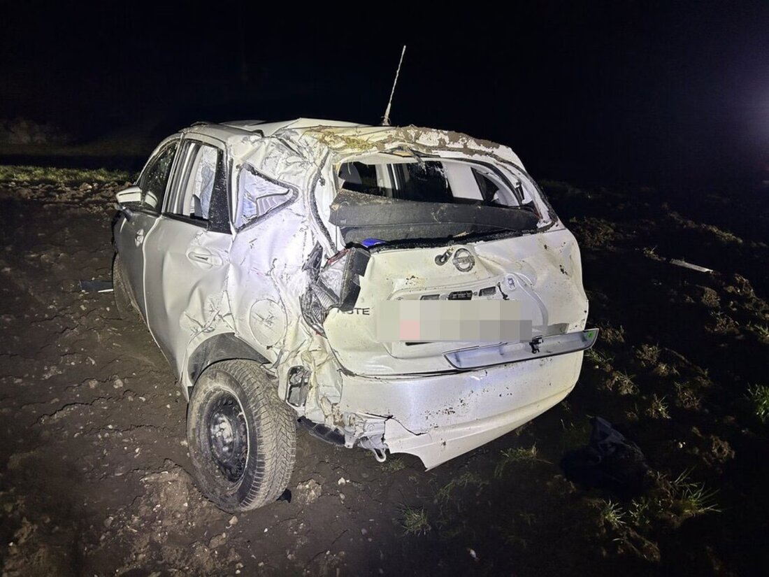 Ein 50-jähriger Autofahrer überschlug sich am Montagabend in Koblenz nach einem Selbstunfall. Nur leichte Verletzungen, erheblicher Sachschaden.