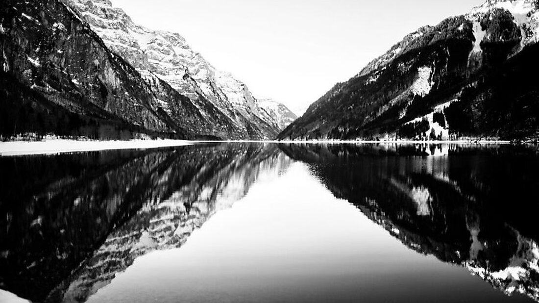 Regierungsrat erklärt den Memorialsantrag für das Klöntal als zulässig, zielt auf Besucherbeiträge und bessere Touristenlenkung ab.