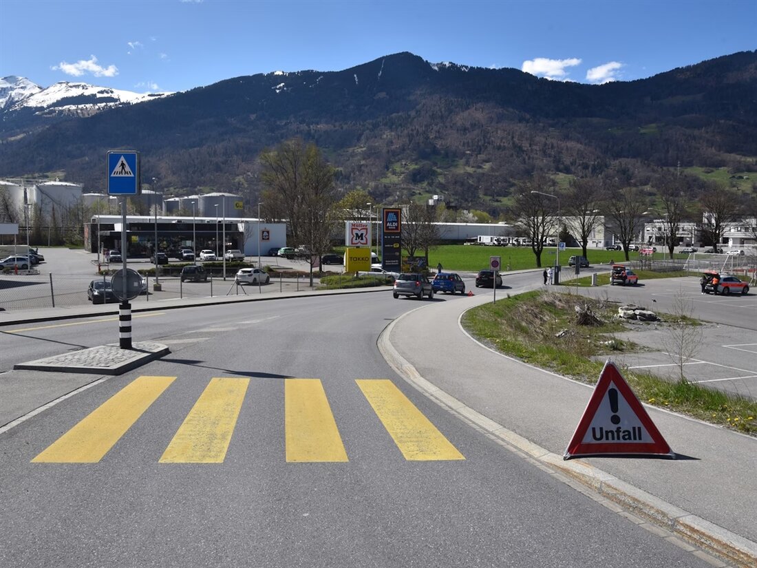 In Landquart kam es zu einer Kollision zwischen zwei Fahrzeugen; die Kantonspolizei Graubünden bittet um Zeugenaussagen.