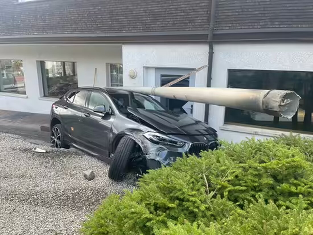 Heftige Kollision auf der Gaiserstrasse in Meistersrüte während Überholmanöver. Glücklicherweise keine Verletzten, aber hoher Sachschaden.