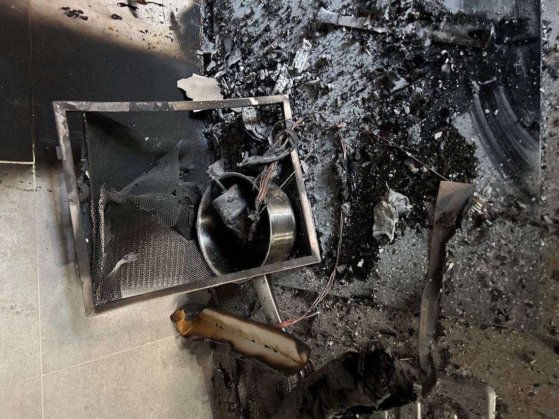 Am Donnerstag, 31.07.2025, kam es in Altstätten zu einem Küchenbrand, verursacht durch eine vergessene Pfanne. значительная Schadenshöhe.