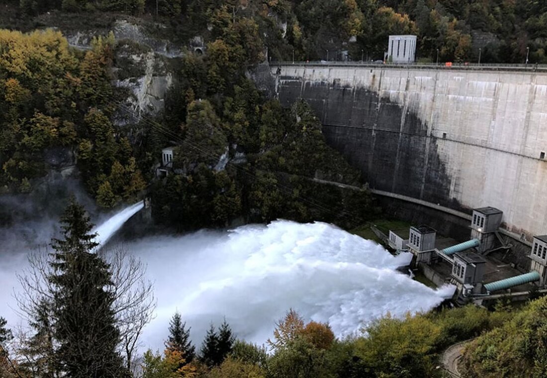 Rossens führt einen Wasserablass durch, um die Saane und ihr Ökosystem zu revitalisieren. Sicherheitsmaßnahmen gelten.