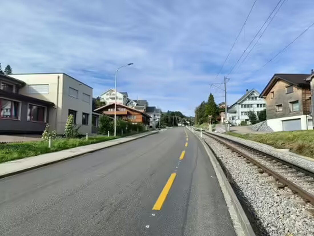 Neuer DSK6-Fahrbahnbelag in Appenzell Meistersrüte senkt Strassenlärm um 4dB(A) und verbessert die Lebensqualität erheblich.