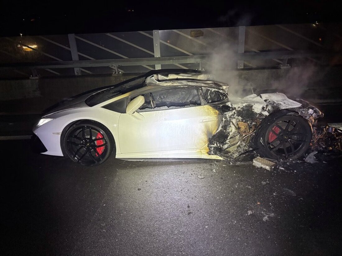 Ein Lamborghini ging am 22. Februar 2025 zwischen Hausen und Lupfig in Brand. Fahrer blieb unverletzt, Brandursache unklar.