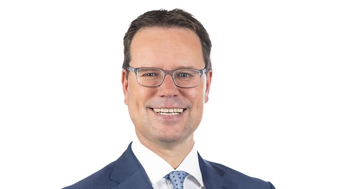 Christian Marti tritt am 4. Mai 2025 nach seiner Regierungsratswahl aus dem Landrat Glarus zurück, nach 24 Jahren Engagement.