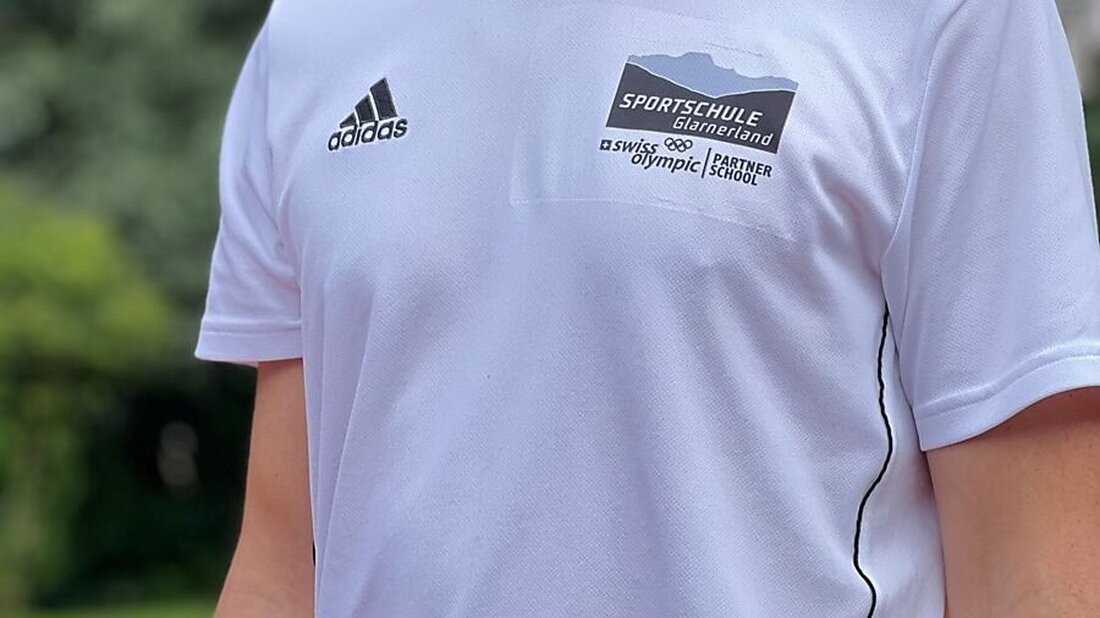 Regierungsrat befürwortet langfristige Stärkung der Glarner Sportschule, um Bildungsangebot und individuellen Unterricht zu sichern.