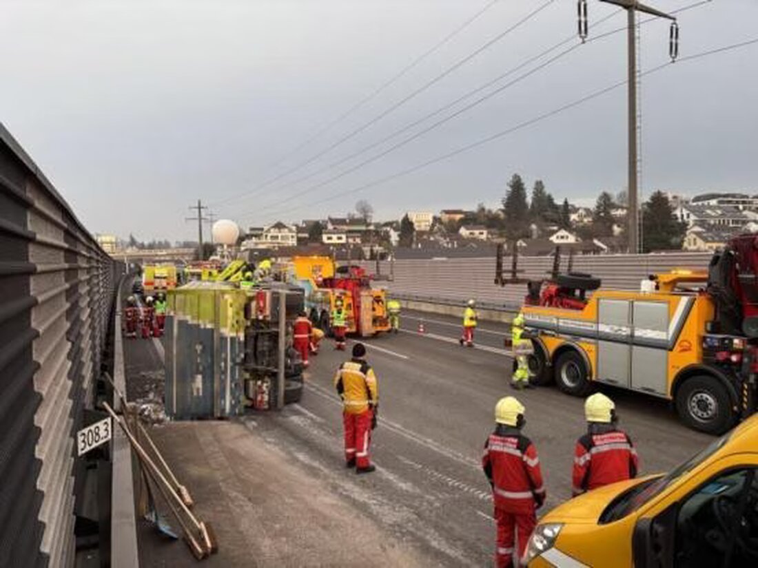 Ein umgekippter Lastwagen auf der A1 bei Brüttisellen führte zu erheblichen Verkehrsbehinderungen. Unfallursache wird ermittelt.