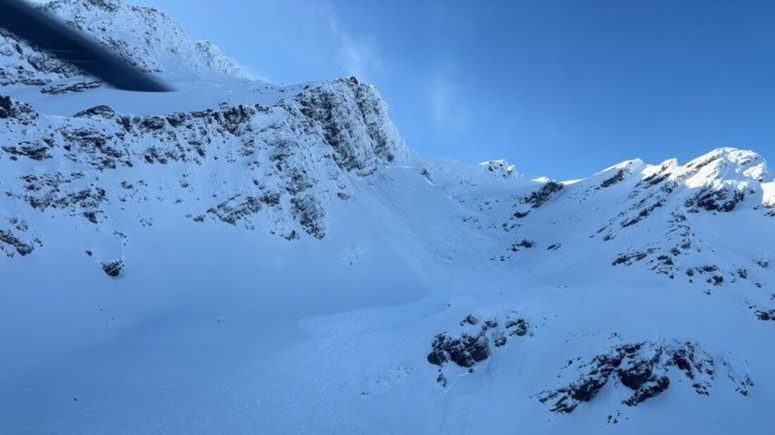 Am 21. Januar 2026 löste eine Lawine unterhalb des Schilthorns in Simplon aus, wobei eine Person verletzt wurde. Rettungskräfte waren schnell vor Ort.