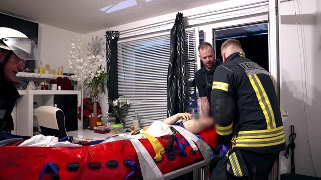 In der neuen Folge von "Mensch Retter - NACHTSCHICHT" kämpfen Sanitäter gegen die Zeit bei einem Fahrradunfall und einem Herzdrama.