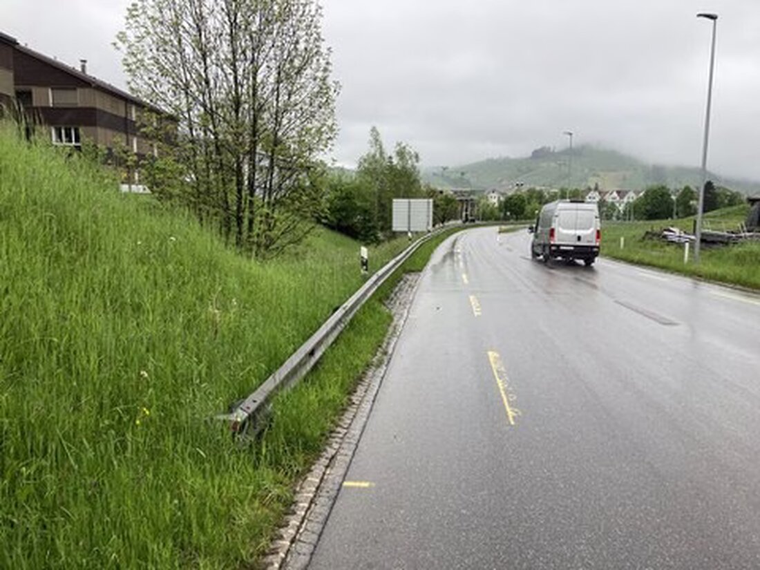 Das Landesbauamt prüft und saniert Leitschranken an Appenzeller Staatsstrassen, um die Verkehrssicherheit zu erhöhen.