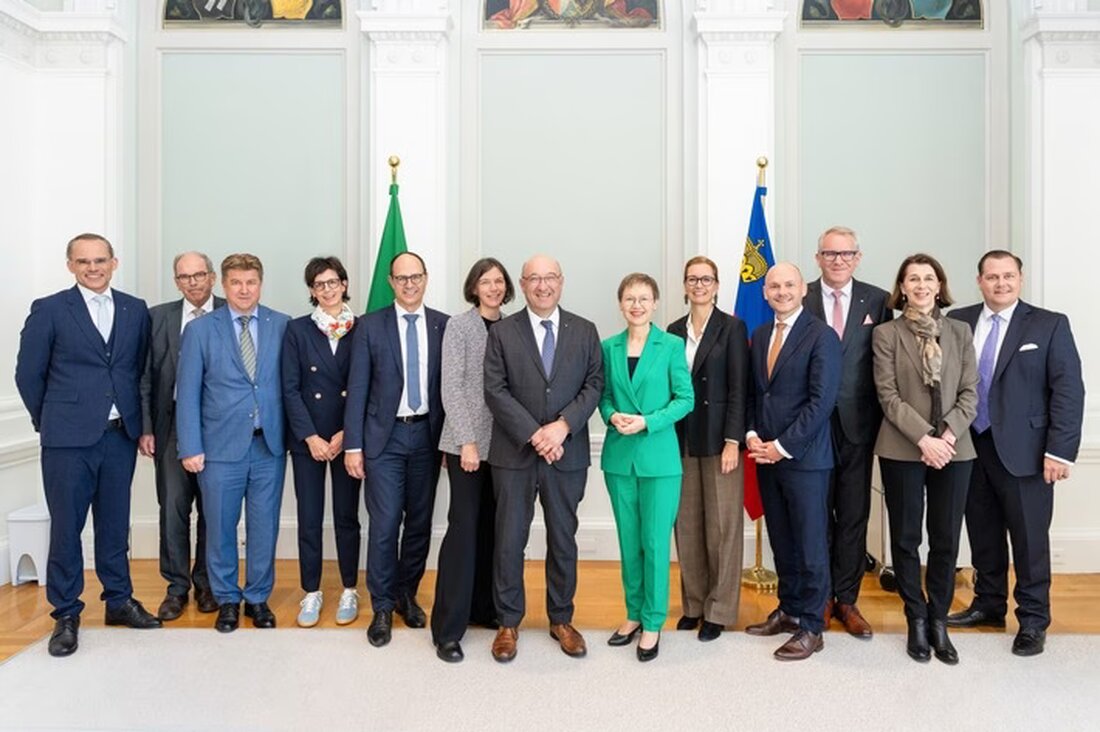 Beim Regierungstreffen in Vaduz am 7. Oktober 2025 stärken Liechtenstein und St. Gallen ihre regionale Zusammenarbeit und diskutieren zentrale Themen.
