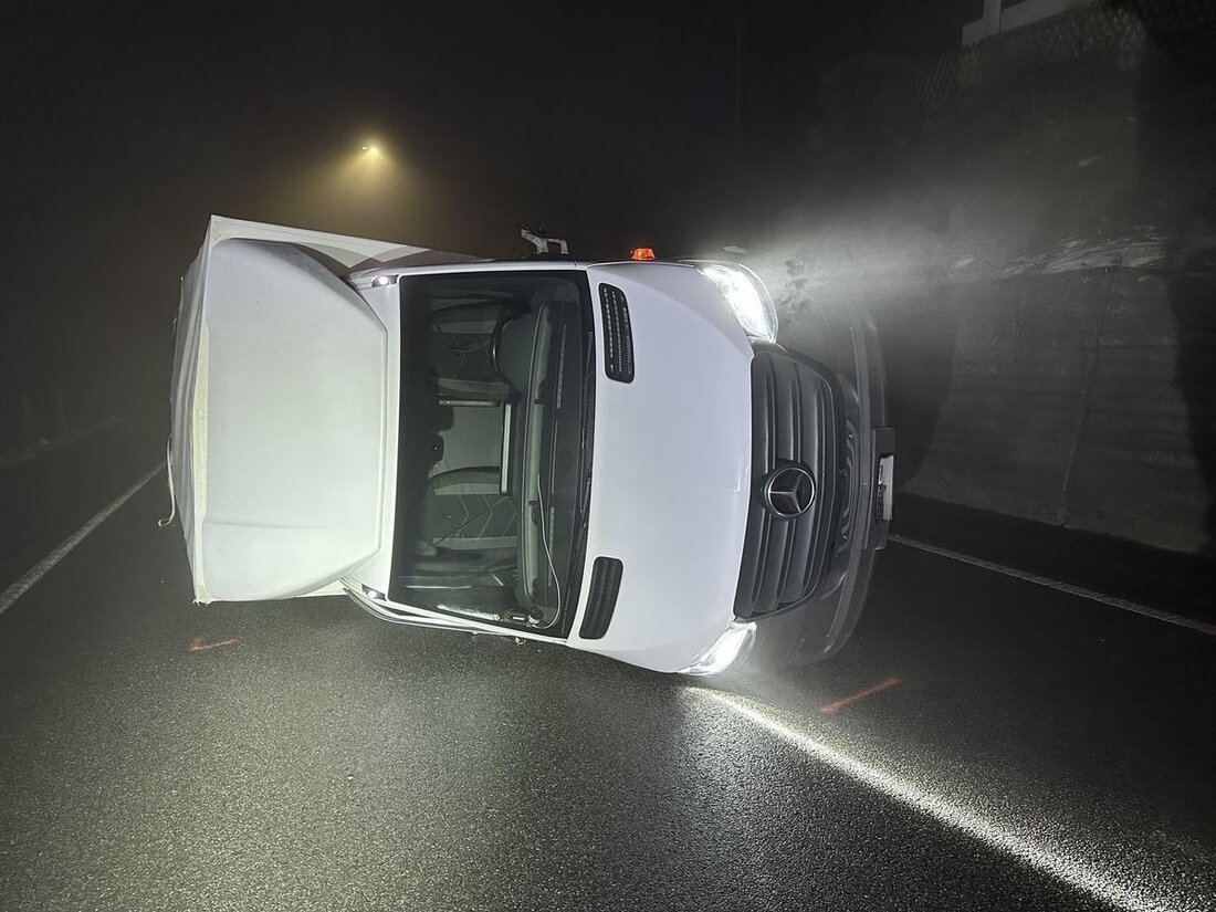 Am 21. Februar 2025 kam es in Lutzenberg zu einem Selbstunfall mit einem Lieferwagen. Der Fahrer verletzte sich leicht; hoher Sachschaden entstand.