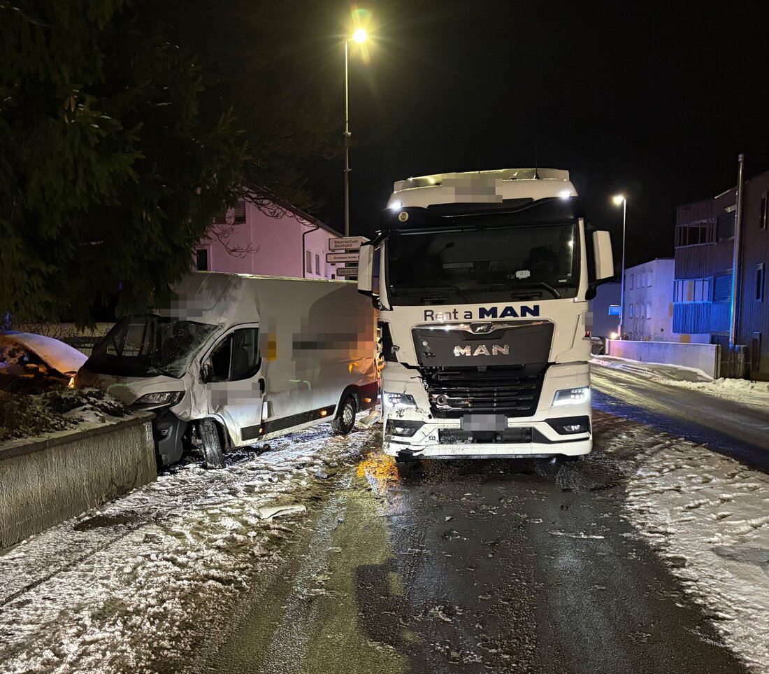 In Sirnach wurde ein Lieferwagenfahrer bei einer Kollision mit einem Lastwagen verletzt und ins Spital gebracht.