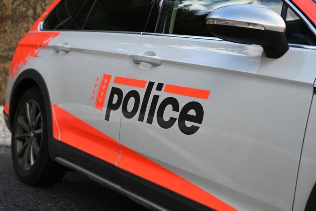 In Naters bedrohte ein Mann einen Polizisten mit einem gefährlichen Gegenstand. Einsatzkräfte sind vor Ort, keine Gefahr für die Bevölkerung.