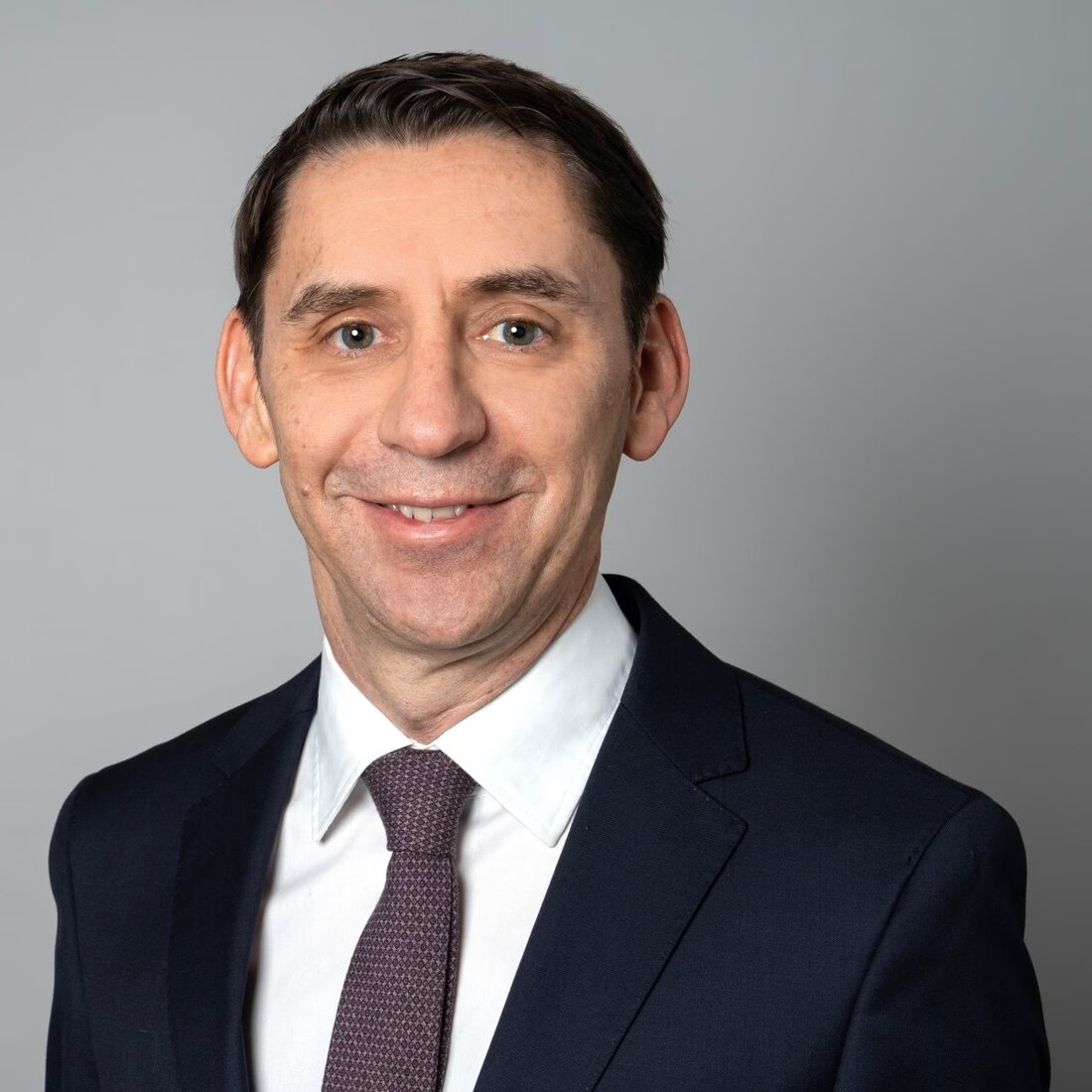Martin Albrecht wird ab 1. Dezember 2025 neuer Leiter des Rechtsdienstes des Regierungsrats und folgt auf Sven Akeret.
