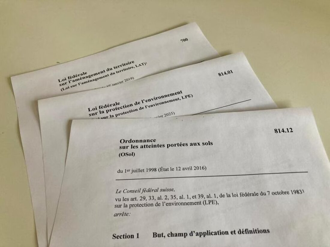 In Châtel-Saint-Denis wurden zwei illegale Aufschüttungen festgestellt. RIMU ordnet bis 2027 die Wiederherstellung des rechtmäßigen Zustands an.