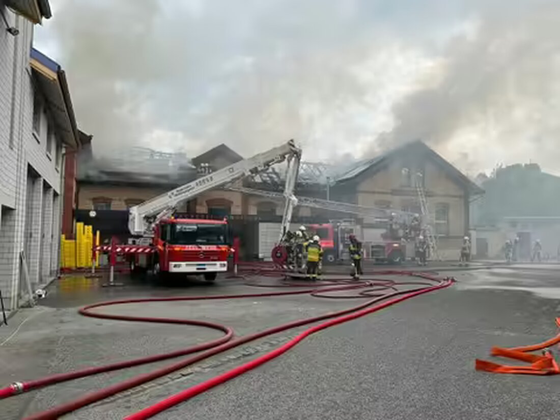 In Appenzell brach ein Brand in einer Bäckerei aus, zwei Personen wurden verletzt, erheblicher Sachschaden entstanden.