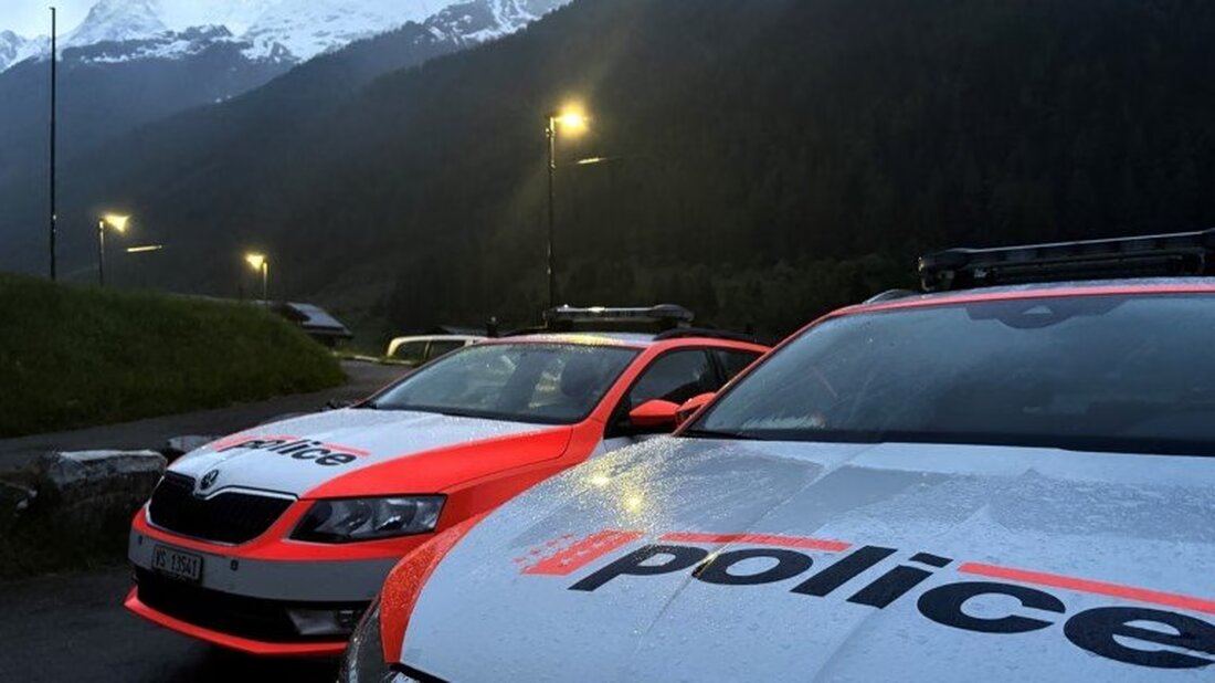 Nach einem Gletscherabbruch bei Blatten wird ein 64-jähriger Mann vermisst. Rettungskräfte suchen intensiv nach ihm.
