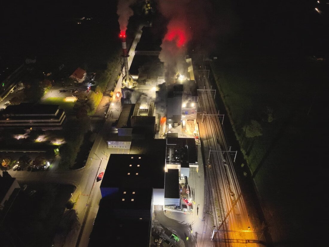 In Flums gab es einen alarmierenden Brand in einer Firma. Entwarnung für die Bevölkerung, jedoch erheblicher Sachschaden.