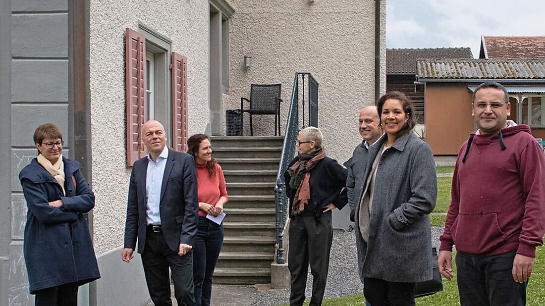 Staatssekretär Vincenzo Mascioli besuchte am 26. März 2025 den Kanton Glarus, um die vorbildliche Asyl- und Integrationsarbeit zu würdigen.