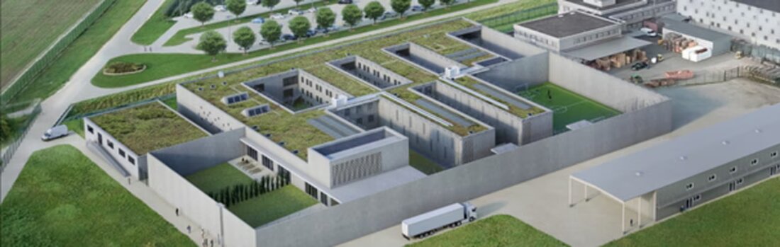 Der Staatsrat präsentiert den Ausbau von Bellechasse zur Verbesserung des Strafvollzugs im Kanton, 2025 Volksabstimmung geplant.