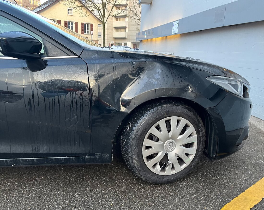 Ein Mofafahrer wurde in Weinfelden bei einem Unfall mit einem Auto verletzt. Die Polizei klärt die Unfallursache.