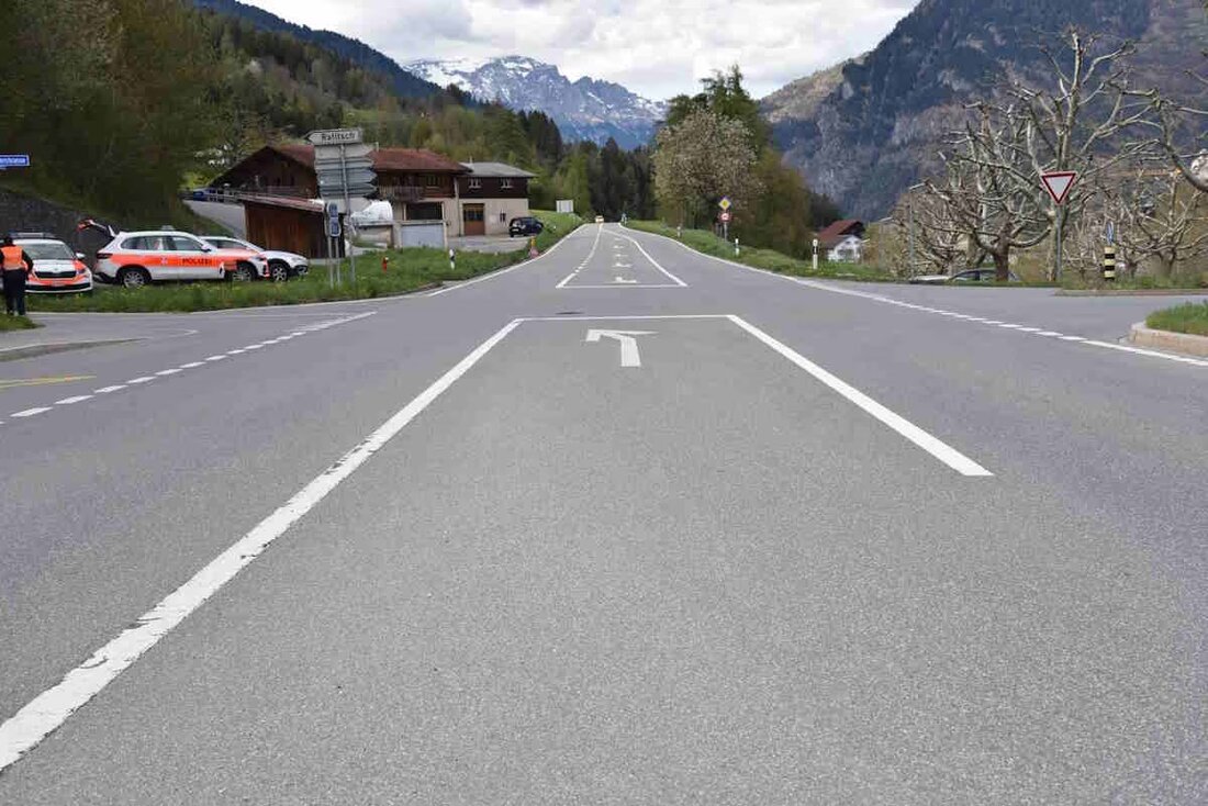 In Cazis kam es zu einem Unfall zwischen einer Mofafahrerin und einem Motorradfahrer, beide wurden leicht verletzt.