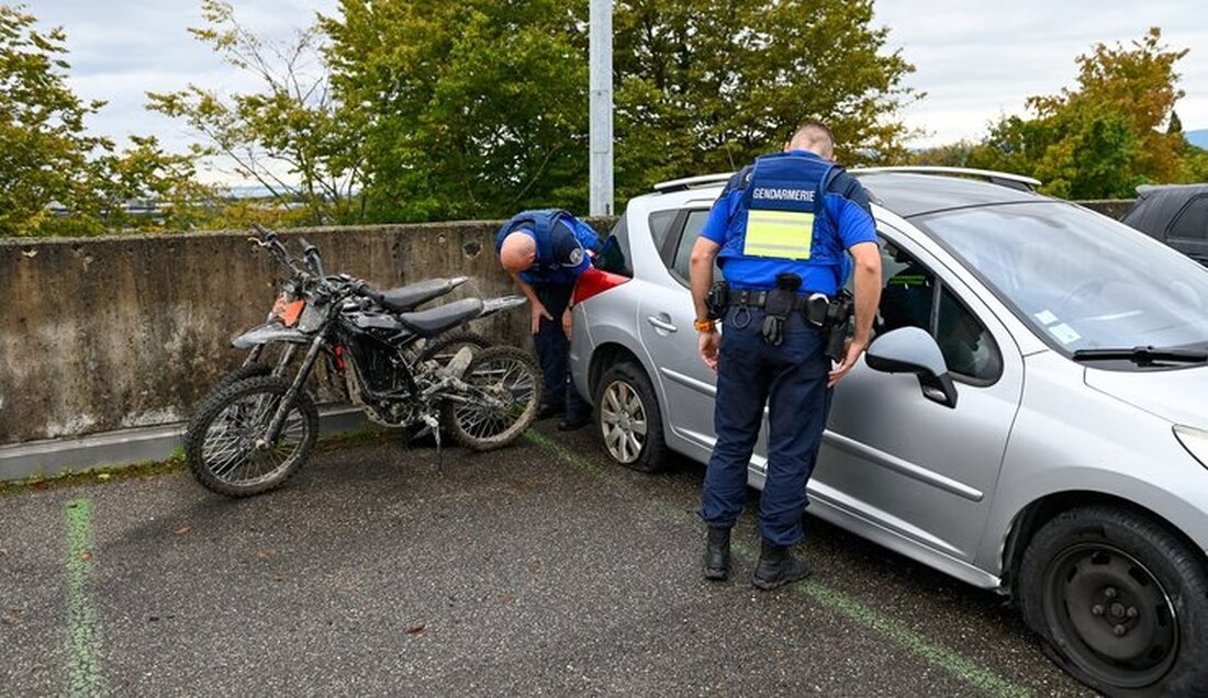 Drei Verdächtige nach Motorrad-Diebstahl in Prilly festgenommen – Polizeieinsatz und Ermittlungen des Jugendgerichts eingeleitet.